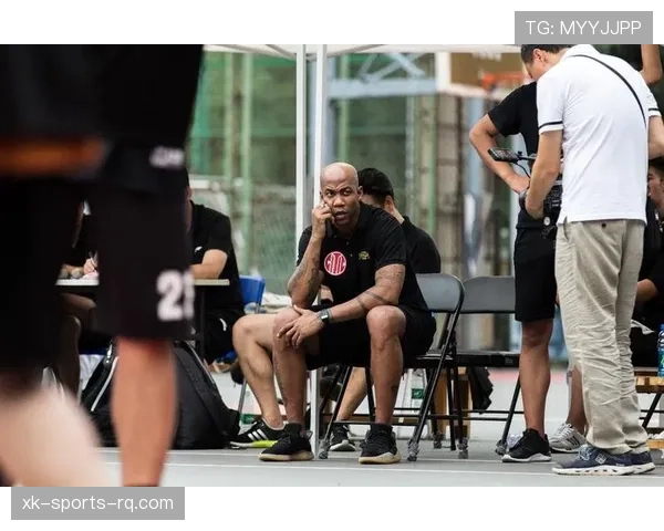 比赛中球员受伤倒地，裁判为何有时不停表？