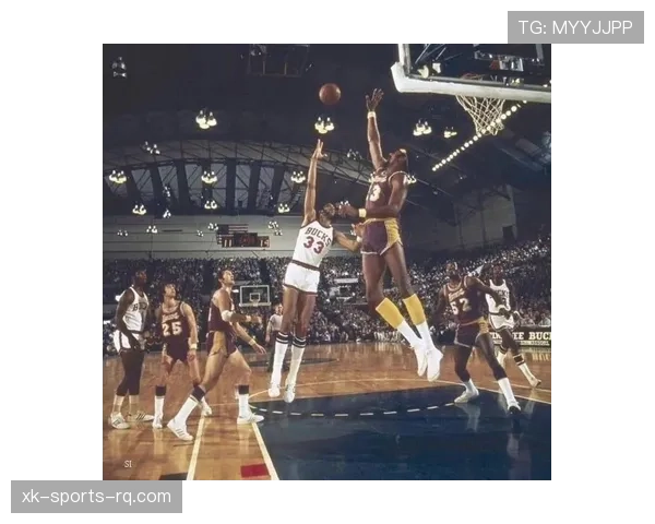 张伯伦单打篮下占比明显高于贾巴尔，内线得分效率提升显著