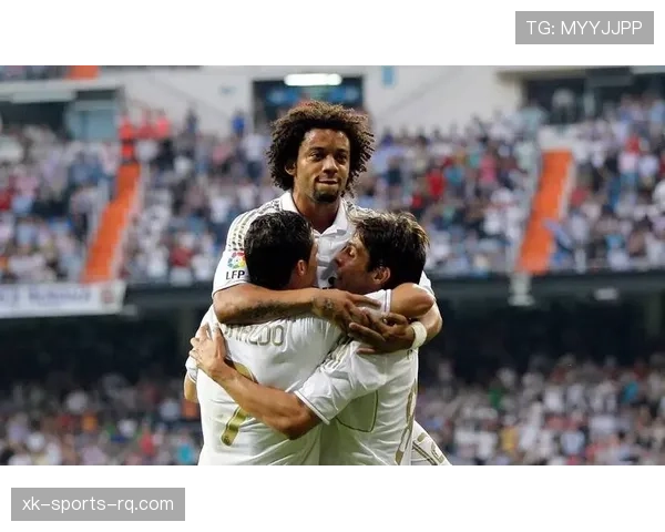 卡卡回撤接应主导进攻，关键战盘活中场对比昔日核心角色